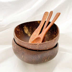 coconut bowls with coconut cutlery